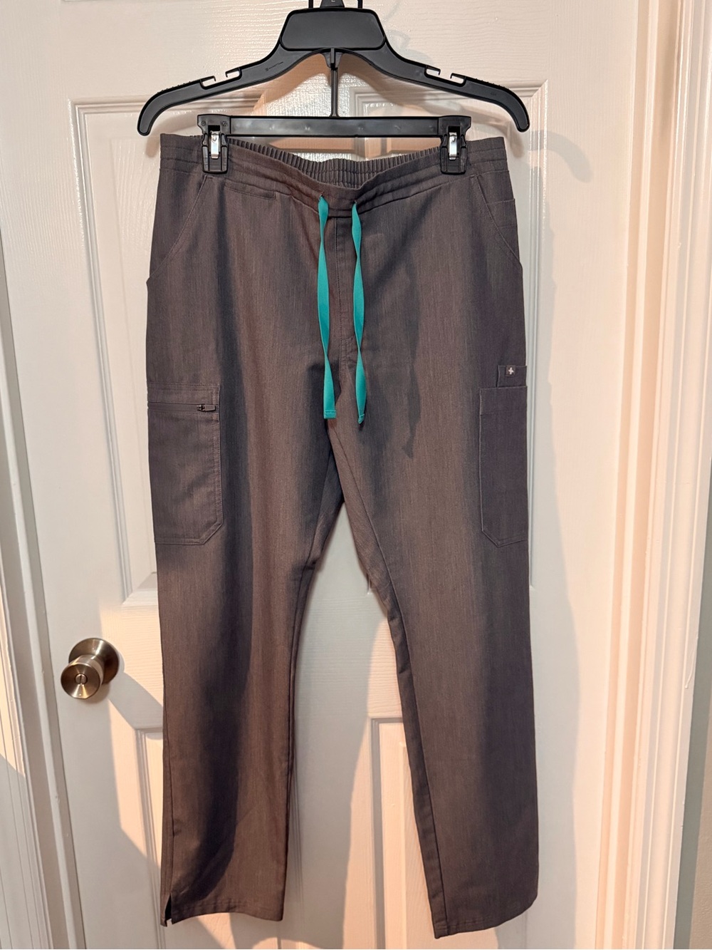 Figs Women’s Gray Scrub Jogger Pants with Teal Drawstring- Yola Skinny scrub - Picture 4 of 4